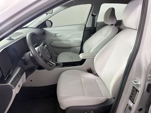 Used 2025 Hyundai Kona SEL FWD image 5