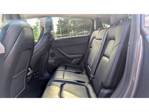 Used 2021 Tesla Model Y Long Range image 18