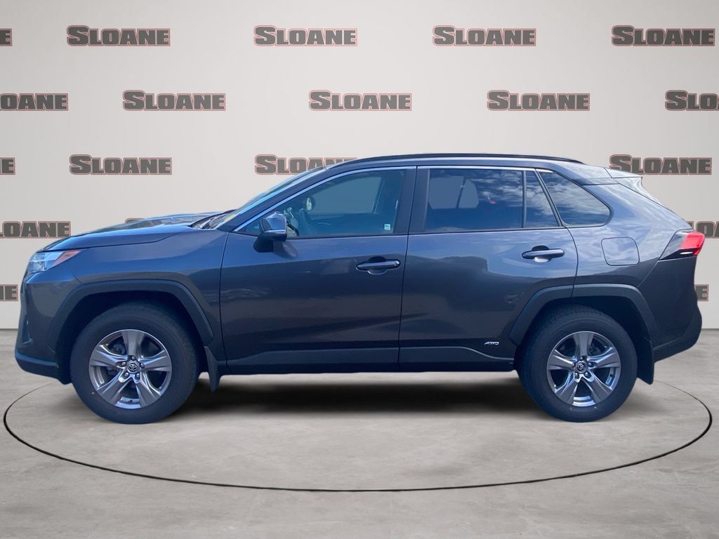 Used 2024 Toyota RAV4 XLE AWD/4WD image 2