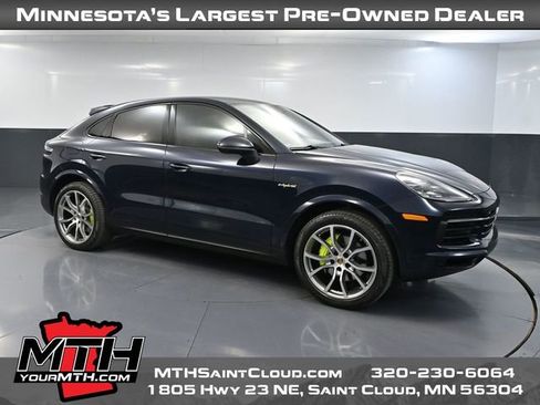 Used 2022 Porsche Cayenne Base image 1