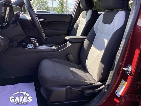 Used 2024 Chevrolet Trax RS w/ Sunroof Package FWD image 16