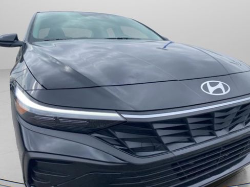 New 2026 Hyundai Elantra SE image 2