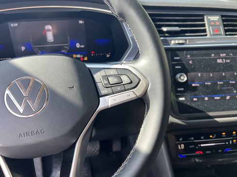 Certified 2022 Volkswagen Tiguan SE FWD image 18