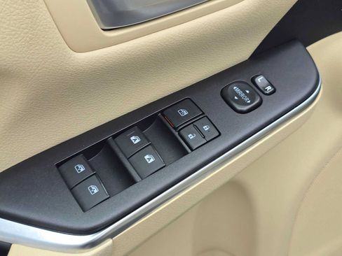Used 2016 Toyota Camry LE FWD image 22