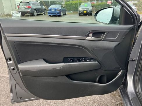 Used 2018 Hyundai Elantra SEL image 17
