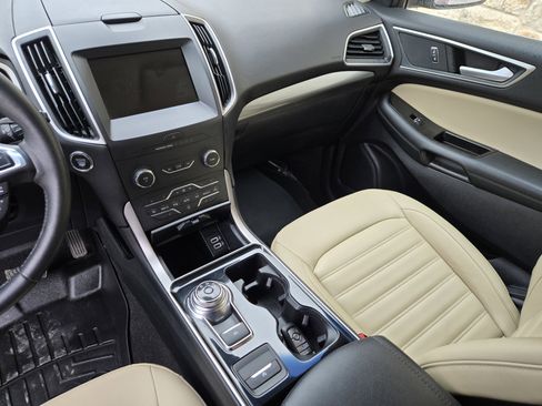 Used 2019 Ford Edge SEL w/ Equipment Group 201A FWD image 13