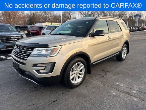 Used 2017 Ford Explorer XLT w/ Equipment Group 202A image 2