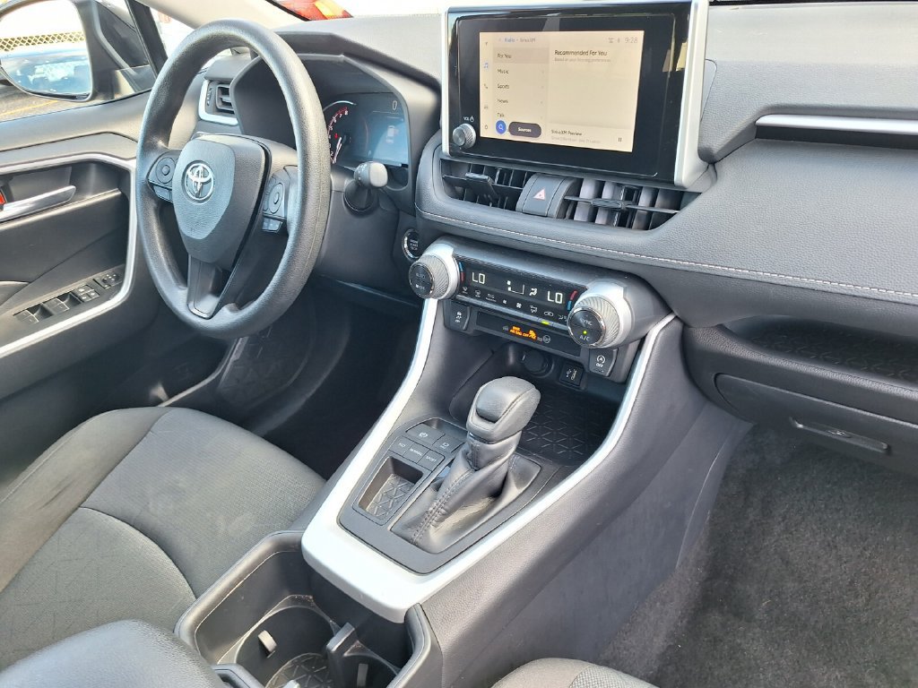 Used 2025 Toyota RAV4 XLE FWD image 25