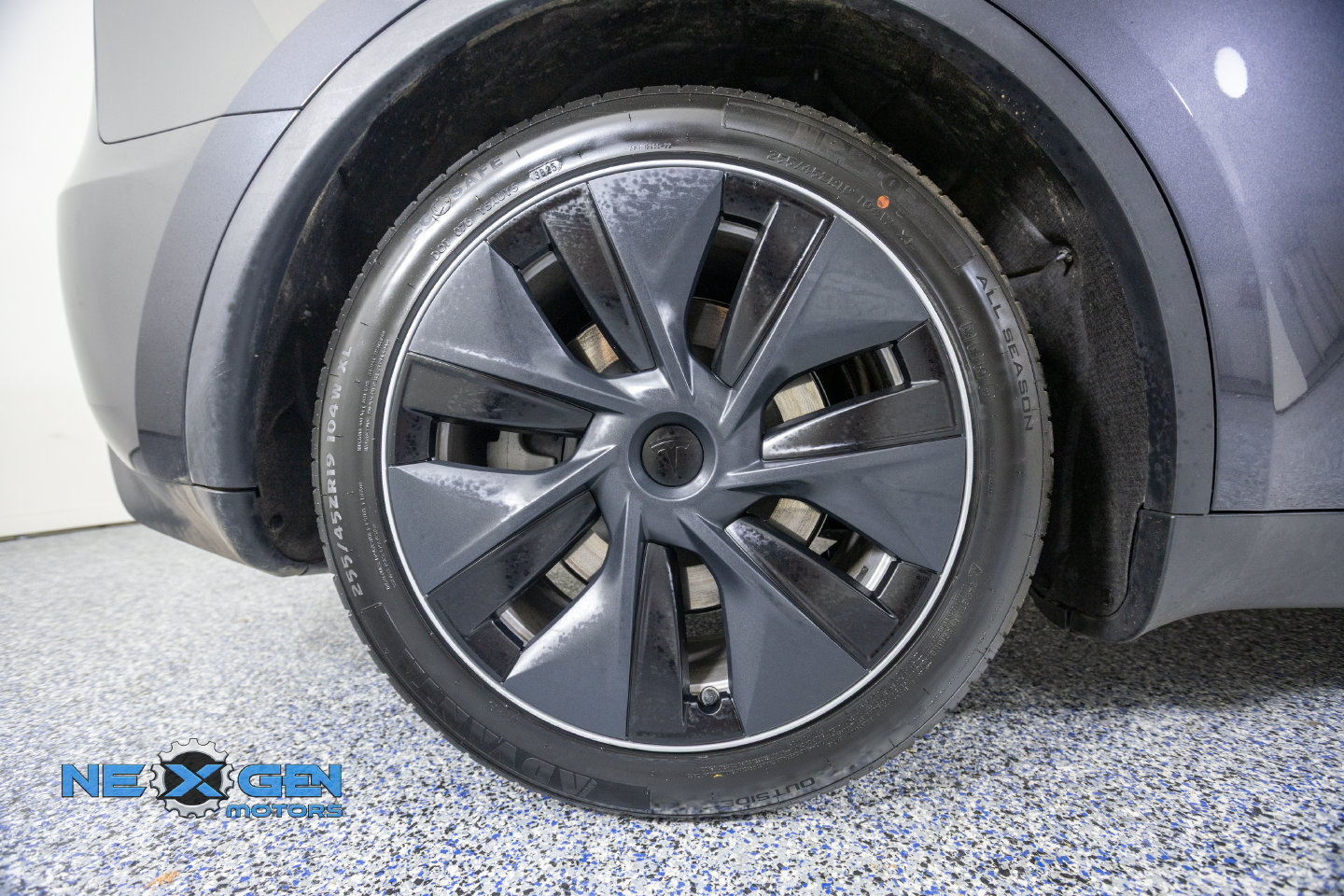 Used 2024 Tesla Model Y Long Range AWD/4WD image 45