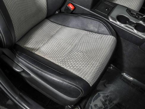 Used 2014 Toyota Camry SE FWD image 44