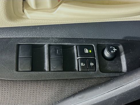 Used 2025 Toyota Corolla LE image 14