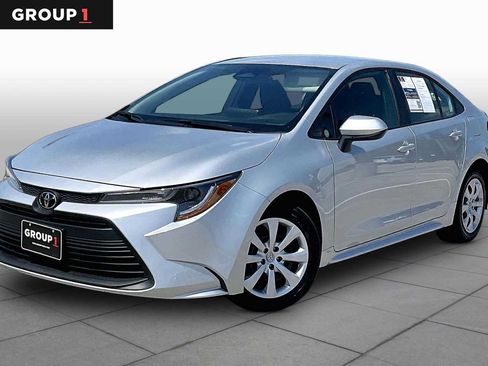 Used 2025 Toyota Corolla LE FWD image 1