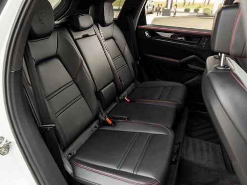 Certified 2026 Porsche Cayenne GTS AWD/4WD image 40