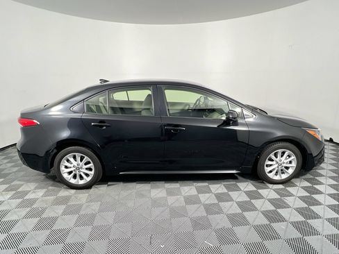 Used 2022 Toyota Corolla LE w/ LE Convenience Package FWD image 2