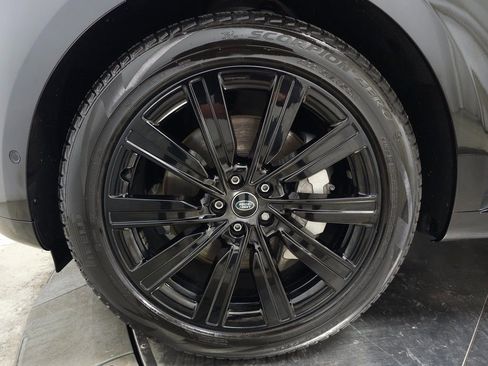 Used 2023 Land Rover Range Rover SE image 13