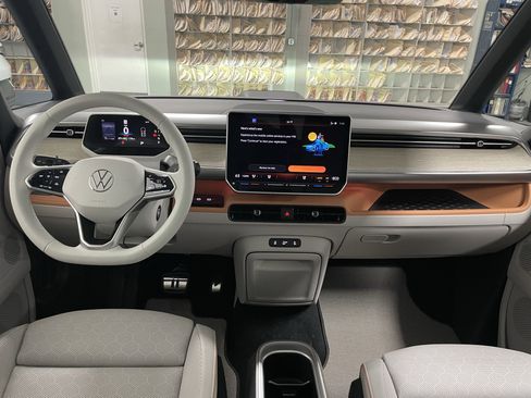 New 2025 Volkswagen ID. Buzz 1st Edition AWD/4WD image 19