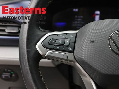 Used 2024 Volkswagen Taos SE FWD image 15