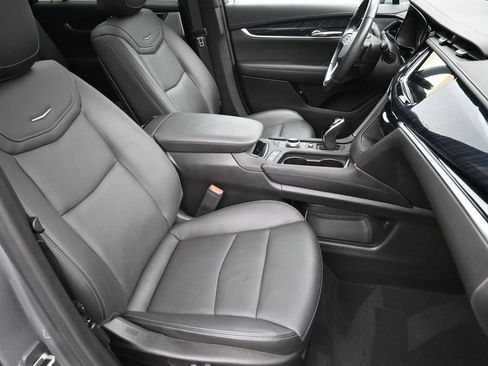 Certified 2024 Cadillac XT6 Premium Luxury w/ LPO, Floor Liner Package AWD/4WD image 32