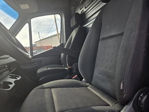 Used 2024 Mercedes-Benz Sprinter 2500 image 16
