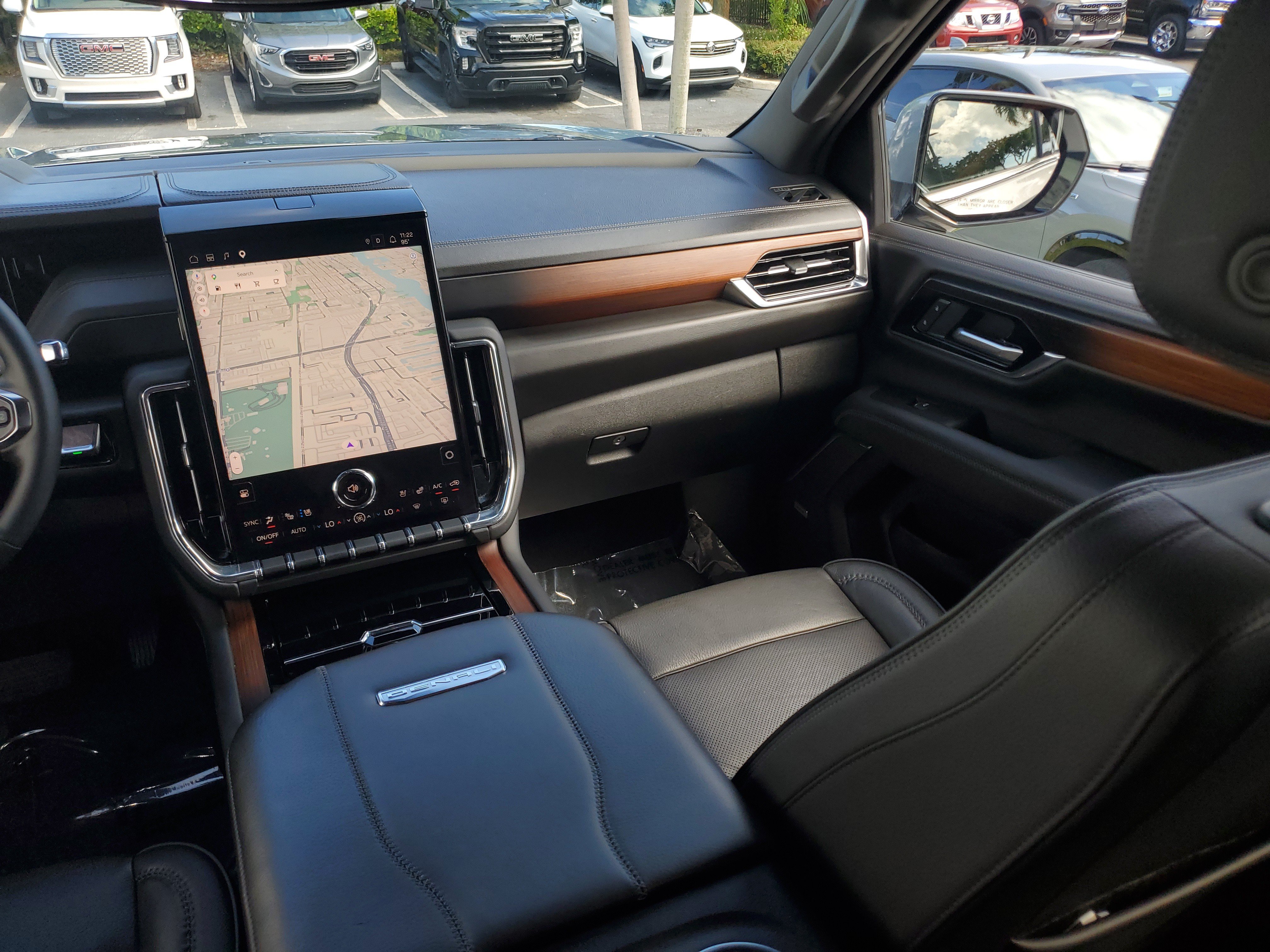 Used 2025 GMC Yukon XL Denali AWD/4WD image 19