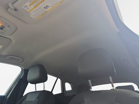 Used 2025 Chevrolet Trax LT FWD image 28