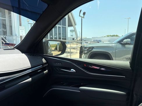 Used 2022 Cadillac Escalade Sport RWD image 27