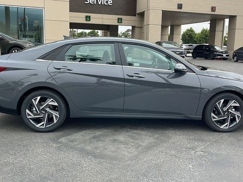 New 2025 Hyundai Elantra Limited image 6