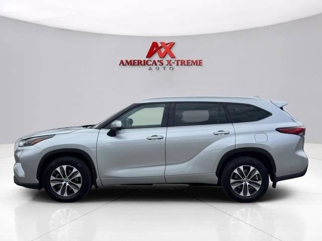 Used 2021 Toyota Highlander XLE AWD/4WD image 2
