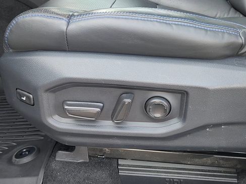 Used 2025 Toyota Sequoia Platinum AWD/4WD image 9