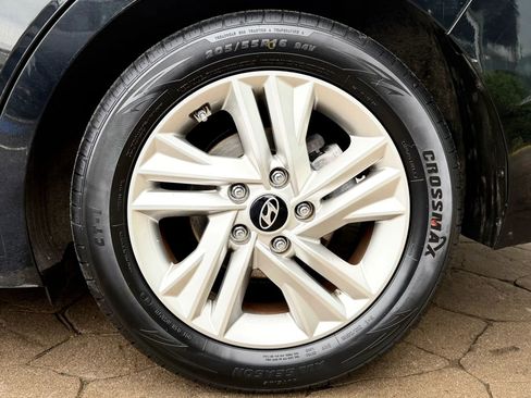 Used 2019 Hyundai Elantra SEL FWD image 42