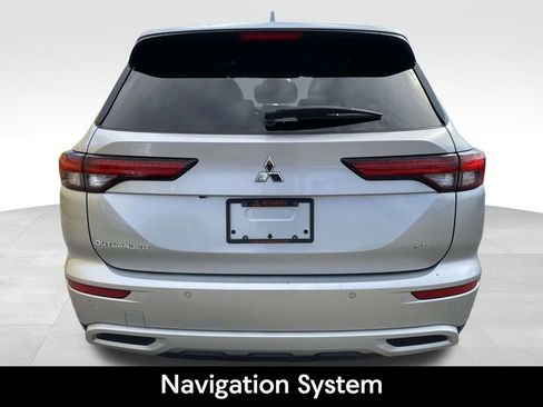 Used 2023 Mitsubishi Outlander SE Black Edition image 3