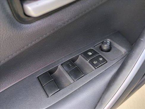 Used 2020 Toyota Corolla SE FWD image 12