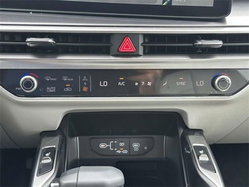 New 2025 Kia Sorento S image 18
