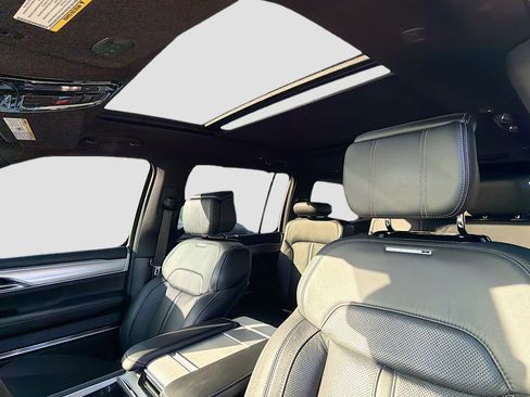 Used 2022 Jeep Grand Wagoneer Series I image 29