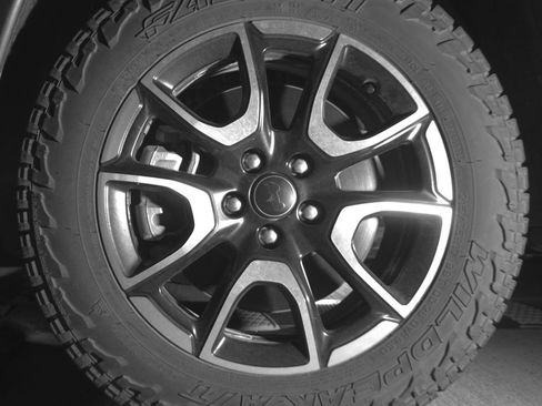 Used 2025 Jeep Compass Trailhawk image 12