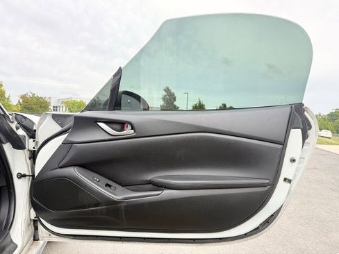 Used 2020 MAZDA MX-5 Miata Sport RWD image 30