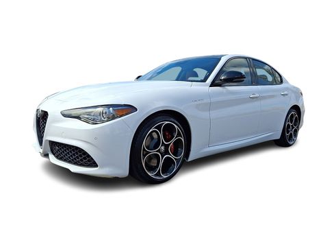 Used 2023 Alfa Romeo Giulia Veloce AWD/4WD image 3