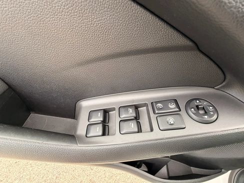 Used 2018 Kia Forte S w/ S Technology Plus Package FWD image 13