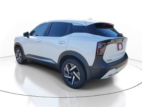 Used 2025 Nissan Kicks SV FWD image 4