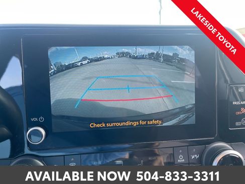 Used 2023 Toyota Highlander LE image 34