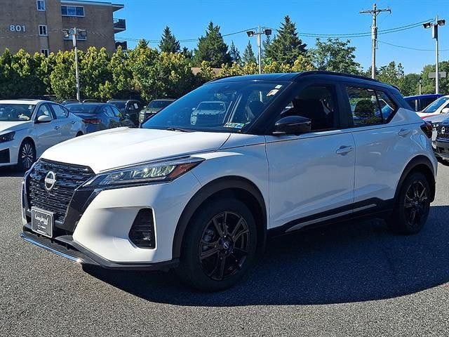 Certified 2023 Nissan Kicks SR FWD image 4