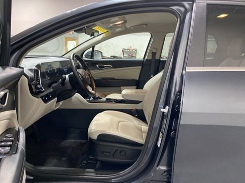 Used 2023 Kia Sportage EX image 11