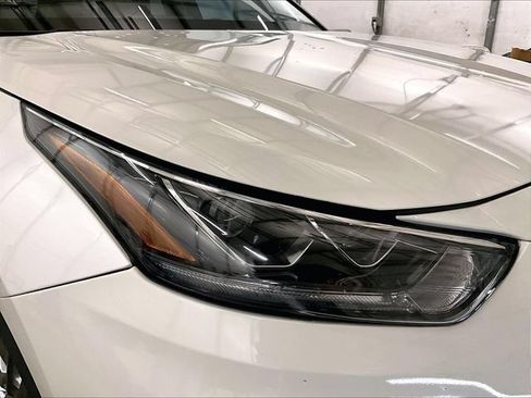 Used 2021 Toyota Highlander Limited AWD/4WD image 28