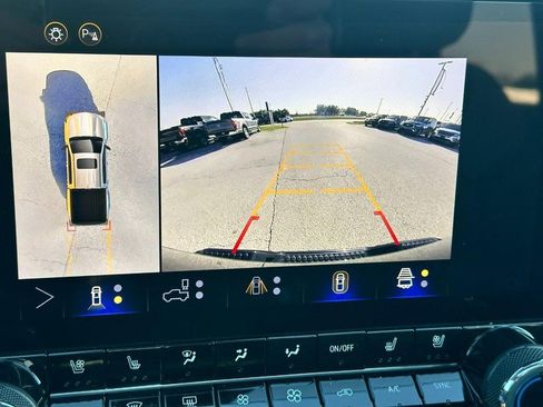 Used 2025 Chevrolet Colorado ZR2 w/ Technology Package image 24