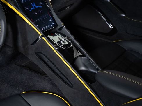 Used 2024 Ferrari Roma image 30