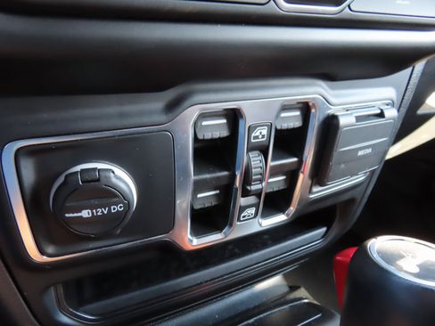 Used 2023 Jeep Wrangler Unlimited Sahara w/ Cold Weather Group image 29