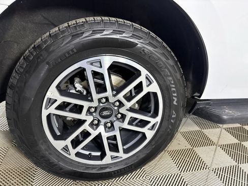 Used 2025 Ford Expedition Active AWD/4WD image 34