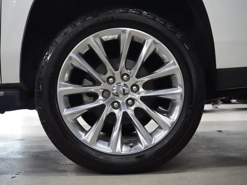Used 2018 Cadillac Escalade ESV Premium Luxury AWD/4WD image 37