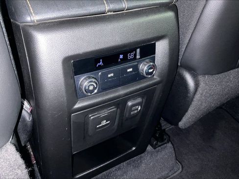 Used 2020 Chevrolet Traverse RS FWD image 30
