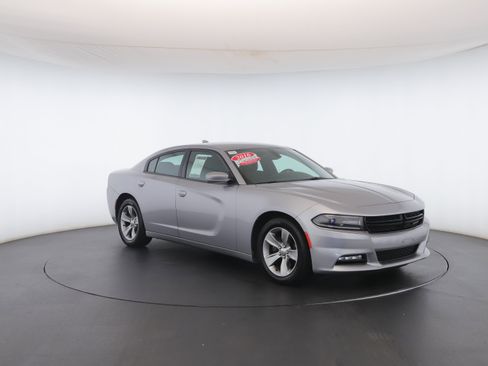 Used 2016 Dodge Charger SXT image 33